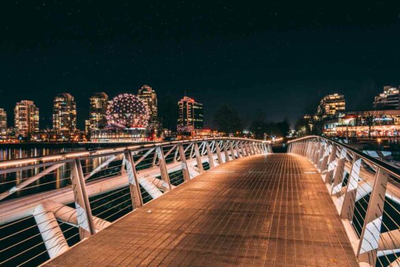 vista-de-uma-smart-city-periodo-noturno-com-edificios-pontes-e-luzes